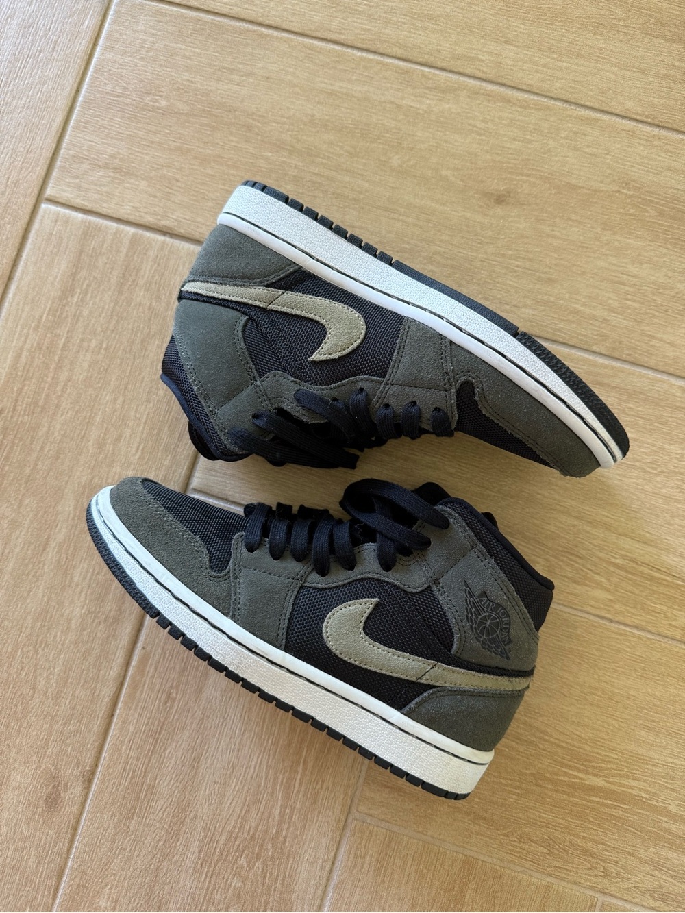 Nike Mid-Top Sneakers ‘Military Olive’ color way